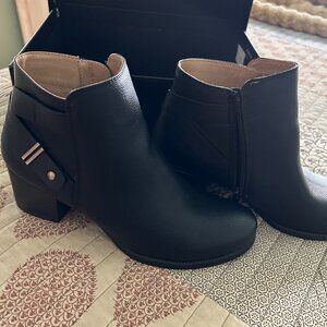 NEW SOUL Naturalizer Black Leather Dora Booties - SZ 9.5M